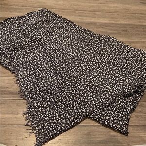 American Eagle Outfitters Black and White Floral Scarf